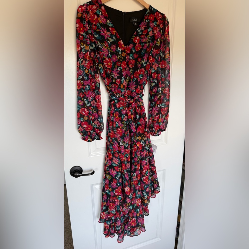 NWT! MSK Medium Floral V-Neck Long Sleeve Dress